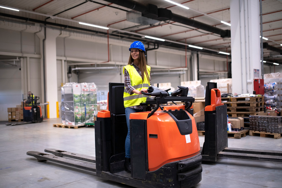 What is included in forklift training in Cheltenham?